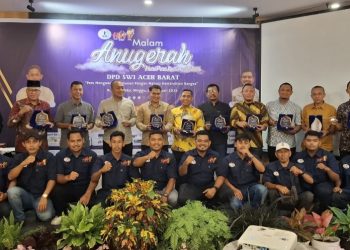 SWI Aceh Barat Berikan pin emas kepada 11 Nominator pada Malam Augerah Peringati Hari Pers Nasional (HPN) yang ke-79. Acara tersebut berlangsung di Aula Eva Sky Gampong Gampa Kecamatan Johan Pahlawan Kabupaten Aceh Barat. Minggu (09/2/2025).