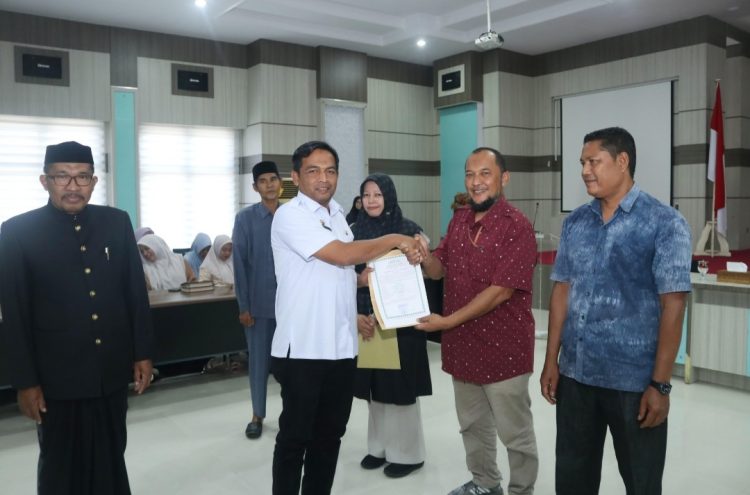 Sebanyak 40 pelaku usaha atau sekitar 53 persen telah berhasil memperoleh sertifikat halal.
