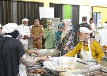 Kegiatan tersebut dikawal langsung oleh Pj Wali Kota Sabang Andri Nourman bersama Forkopimda Kota Sabang dan para Ketua Organisasi Wanita, yang turut melakukan peninjauan ke Dapur MBG atau Satuan Pelayanan Pemenuhan Gizi (SPPG).