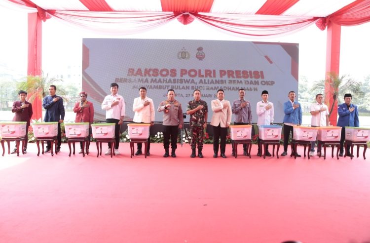 Kapolri Jenderal Polisi Drs. Listyo Sigit Prabowo memberikan bantuan sosial dalam rangka menyambut bulan suci ramadan. Pemberian bantuan ini juga dihadiri Panglima TNI Jenderal Agus Subianto dan para pejabat TNI-Polri.
