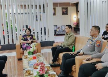 Satlantas Polresta Manado berkoordinasi dengan Dinas Pendidikan Daerah (Dikda) Provinsi Sulawesi Utara untuk merumuskan inovasi larangan siswa yang belum memiliki Surat Izin Mengemudi (SIM) membawa kendaraan bermotor ke sekolah. Kegiatan ini berlangsung pada Jumat, 28 Februari 2025, pukul 13.00 WITA, di Kantor Dikda Provinsi Sulut.
