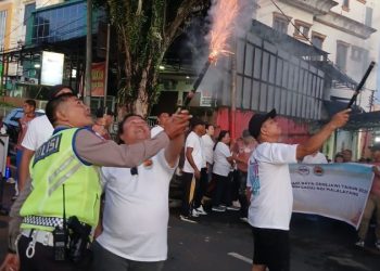 Polsek Malalayang, yang berada di bawah naungan Polresta Manado, melaksanakan pengamanan dalam kegiatan jalan sehat yang diselenggarakan oleh Jemaat Lahai Roi Malalayang pada Sabtu pagi (1/3/2025).