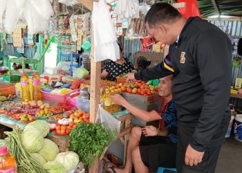 , Polresta Manado mengintensifkan pengawasan terhadap harga bahan pokok di sejumlah pasar tradisional dan pusat perbelanjaan. Langkah ini dilakukan untuk mengantisipasi lonjakan harga dan memastikan ketersediaan barang kebutuhan masyarakat tetap terjaga, Jumat (28/2/2025).