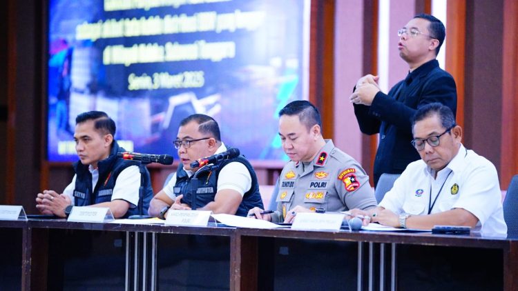 Dittipidter Bareskrim Polri menggelar konferensi pers terkait pengungkapan penyelewengan Bahan Bakar Minyak (BBM) subsidi yang terjadi di wilayah Kolaka, Sulawesi Tenggara