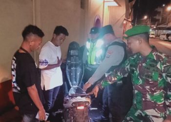 Polresta Manado bersama sejumlah satuan polisi militer dan provos dari berbagai kesatuan TNI menggelar operasi penegakan ketertiban dan disiplin (Gaktiblin) di beberapa tempat hiburan malam di Kota Manado, Sabtu (2/3/2025) malam