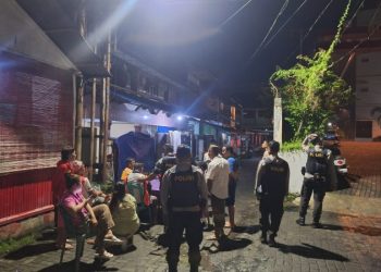 Personel Polresta Manado dari Satuan Samapta melaksanakan Kegiatan Rutin Yang Ditingkatkan (KRYD) berupa patroli gabungan di wilayah hukum Polresta Manado yang rawan gangguan keamanan dan ketertiban masyarakat (Kamtibmas).