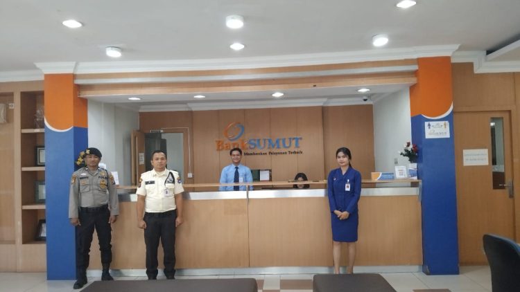 Satuan Pengamanan Objek Vital (Sat Pam Obvit) dan Satuan Sabhara Polres Samosir bersinergi dalam pengamanan dan patroli di beberapa kantor bank yang ada di wilayah tersebut.