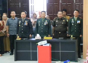Kapolres Labuhanbatu, AKBP Dr. Bernhard L. Malau, S.I.K., M.H., menghadiri Rapat Paripurna DPRD Kabupaten Labuhanbatu Utara dalam rangka penyampaian pidato sambutan pertama Bupati dan Wakil Bupati Labuhanbatu Utara masa jabatan 2025-2030. Kegiatan ini berlangsung di Kantor DPRD Kabupaten Labuhanbatu Utara, Jalan Jenderal Sudirman, Aek Kanopan, Selasa (04/03/2025).