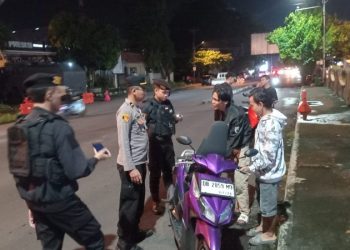 Kepolisian Resor Kota (Polresta) Manado melaksanakan Kegiatan Rutin yang Ditingkatkan (KRYD) pada Selasa malam (4/3/2025) malam. Kegiatan ini bertujuan untuk mencegah potensi gangguan keamanan serta menciptakan kondisi yang kondusif bagi warga kota Manado.
