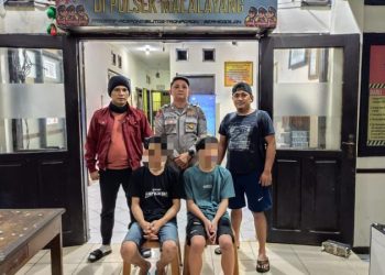 Tim Opsnal Polsek Malalayang berhasil mengungkap dan mengamankan dua pelaku pencurian onderdil kendaraan berupa katalis knalpot Granmax milik toko Etsuko. Kedua tersangka, AR (14) dan AO (13), ditangkap di lokasi berbeda setelah buron selama beberapa hari, Selasa (4/3/2025).