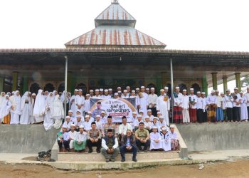 Polres Dairi melakukan kunjungan Safari Ramadan ke Pesantren Dairi Sidikalang yang berada di Jalan Lintas Sidikalang - Subulussalam Kelurahan Sidiangkat Kecamatan Sidikalang Kabupaten Dairi, Kamis (6/2/2025).