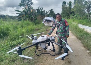 Kementan RI melalui Brigade Pangannya bersama Babinsa Koramil 1016- 07/Tewah Kodim 1016/Plk dan PPL BP3K Tewah melakukan pemupukan dengan menggunakan teknologi robotik yaitu drone.