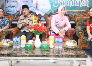 Kapolda Kalimantan Tengah, Irjen Pol Djoko Poerwanto, kembali melaksanakan safari Ramadhan bersama warga di Kota Palangka Raya didampingi Ketua Bhayangkari Ny Irna Djoko Poerwanto bersama PJU Polda Kalteng, ke Panti Asuhan Karunia Kasih, di Jalan Kecubunh II, Kota Palangka Raya, Sabtu, 8 Maret 2025.