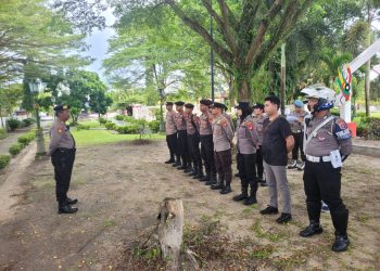 Polresta Palangka Raya mengamankan jalannya kegiatan diskusi publik dan panggung rakyat dalam rangka memperingati Hari Perempuan Internasional 2025 yang digelar di Tugu Soekarno, Jalan S. Parman, Kelurahan Langkai, Kecamatan Pahandut.