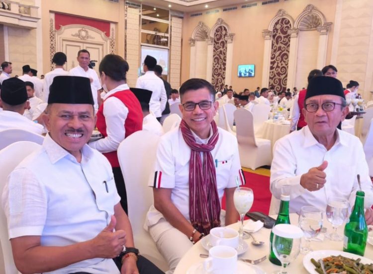 Kombes Pol (Purn) Dr Maruli Siahaan, Anggota Dewan Perwakilan Rakyat Republik Indonesia (DPR RI), menghadiri acara silaturahmi dan buka puasa bersama Gubernur Sumatera Utara, M. Bobby Afif Nasution, dan Wakil Gubernur Sumatera Utara, H. Surya. Acara yang berlangsung khidmat ini digelar di Pavillion Regale Convention Center, Jalan Adam Malik, Kota Medan.