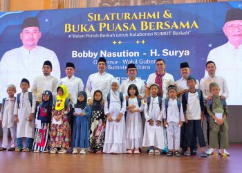 Ade Jona Prasetyo, Anggota Dewan Perwakilan Rakyat Republik Indonesia (DPR RI), menghadiri acara silaturahmi dan buka puasa bersama Gubernur Sumatera Utara, M. Bobby Afif Nasution, dan Wakil Gubernur Sumatera Utara, H. Surya. Acara yang berlangsung khidmat ini digelar di Pavillion Regale Convention Center, Jalan Adam Malik, Kota Medan.