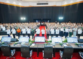 Kapolri Jenderal Pol. Listyo Sigit Prabowo menghadiri rapat lintas sektoral dalam menghadapi arus mudik dan balik Lebaran 2025. Ia memprediksi puncak arus mudik Lebaran 2025 terjadi mulai 28 Maret.