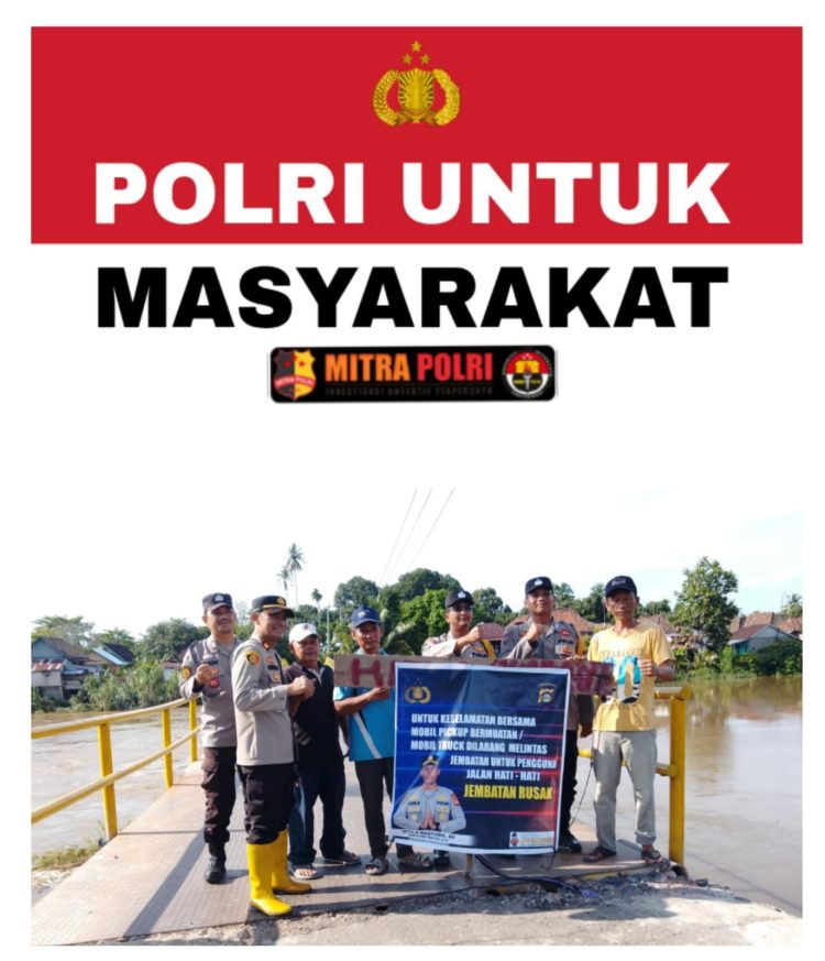 Polsek Rantau Alai, Polres Ogan Ilir, segera bertindak cepat dengan memasang spanduk peringatan di jembatan penghubung antara Desa Lubuk Rukam dan Desa Muara Kumbang, Kecamatan Kandis, Kabupaten Ogan Ilir. Jembatan tersebut mengalami amblas akibat terkikisnya pondasi oleh tingginya permukaan air sungai.