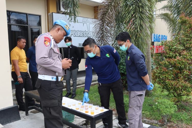 Polresta Palangka Raya menggelar tes urine bagi personel sebagai bentuk pengawasan internal dan komitmen menciptakan lingkungan kerja yang bersih dari narkotika.