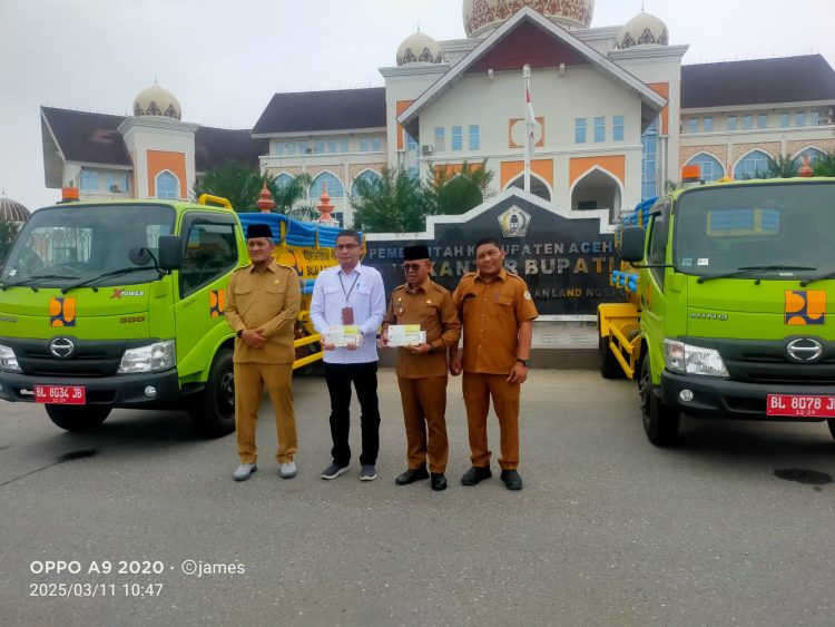 Sarana dan prasarana tersebut diserahkan oleh Satker Pelaksana Prasarana Permukiman (P2P) Provinsi Aceh, Ditjen Cipta Karya, Kementerian Pekerjaan Umum. Prosesi serah terima berlangsung di halaman Kantor Bupati Aceh Utara di Landing Kecamatan Lhoksukon, Selasa, 11 Maret 2025.