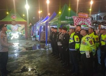 Personel Kepolisian Resor Kota (Polresta) Manado bersama jajaran Polsek melaksanakan pengamanan dalam kegiatan Plaza Ramadhan yang berlangsung di Lapangan Ternate Baru, Manado, pada Minggu (9/3/2025).