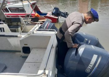 Satuan Polisi Air dan Udara (Sat Pol Airud) melakukan pengawasan serta pengecekan kapal polisi yang bersandar di Dermaga Kali Jengki, Senin (10/3/2025).