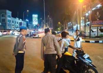 Kepolisian Resor Kota (Polresta) Manado menggelar Kegiatan Rutin Yang Ditingkatkan (KRYD) pada Minggu (9/3/2025) malam. Kegiatan ini dilakukan sebagai langkah preventif guna mencegah aksi kriminalitas serta menciptakan rasa aman bagi masyarakat.
