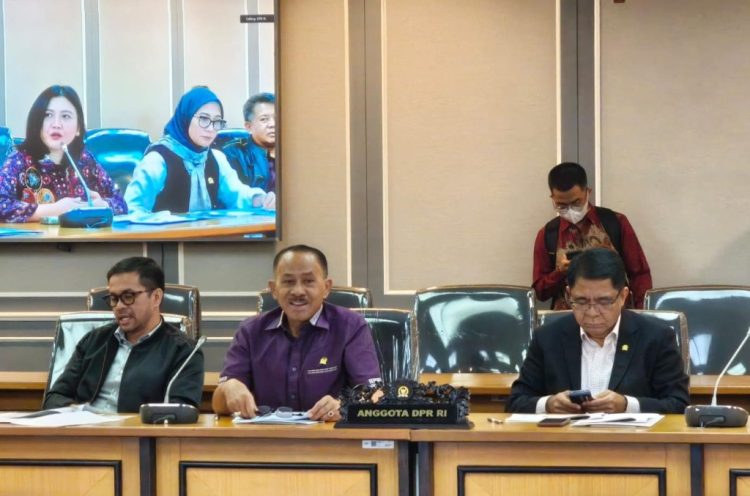 Kombes Pol (Purn) Dr Maruli Siahaan (tengah), Anggota DPR RI Komisi XIII menghadiri Rapat Dengar Pendapat (RDP) dengan Sekjen DPD RI di Ruang Rapat Komisi XIII Gedung Nusantara II Lt 3, Senayan, Jakarta,