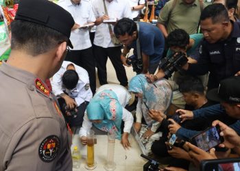 Pengecekan kali ini dilakukan di Komplek Pasar Kahayan, Jl. Mendawai, Kota Palangka Raya, dipimpin oleh Kabidhumas Polda Kalteng Kombes Pol Erlan Munaji, mewakili Kapolda Irjen Pol Drs. Djoko Poerwanto, Rabu (12/3/2025).