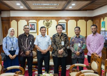 BSI Aceh menggelar silaturahmi dengan Wakil Gubernur Aceh, Fadhlullah, SE, untuk mempererat hubungan dan memperkuat kolaborasi dalam mendorong pembangunan ekonomi syariah di Provinsi Aceh. Kegiatan ini dihadiri oleh RCEO BSI Aceh, Wachjono dan sejumlah perwakilan dari BSI Aceh, serta jajaran pejabat Pemerintah Aceh.