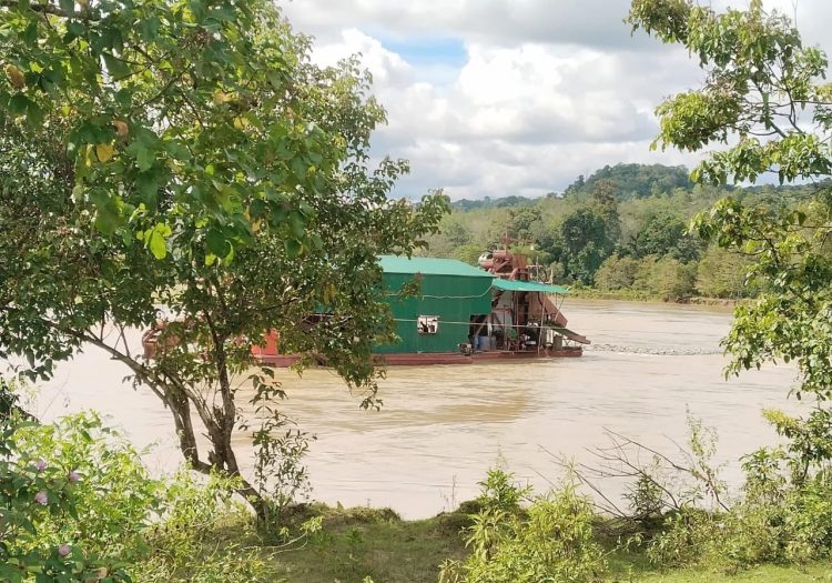 Tambang emas Sungai Seuradeuk, Kecamatan Woyla Timur, Aceh Barat