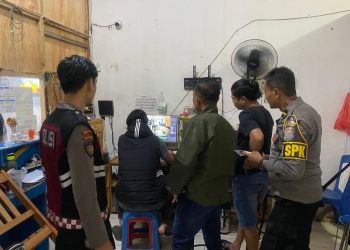 Personel Satuan Samapta (Satsamapta) Polresta Palangka Raya bergerak cepat mendatangi tempat kejadian perkara (TKP) kasus pencurian dengan kekerasan (curas) di sebuah agen BRILink Akbar yang berlokasi di Jalan Rajawali KM 4, Kelurahan Palangka, Kecamatan Jekan Raya.
