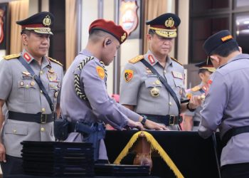 Kapolri Jenderal Polisi Drs. Listyo Sigit Prabowo, memimpin langsung serah terima jabatan (Sertijab) Kapolda Kalimantan Tengah dari Irjen Pol Drs. Djoko Poerwanto kepada pejabat baru Irjen Pol Iwan Kurniawan.