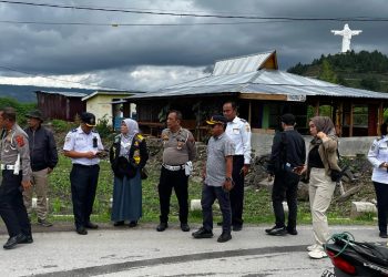 Direktorat Lalu Lintas (Ditlantas) Polda Sumatera Utara bersama instansi terkait melakukan pengecekan kesiapan jalur lalu lintas di sejumlah objek wisata di Kecamatan Harian, Kabupaten Samosir.