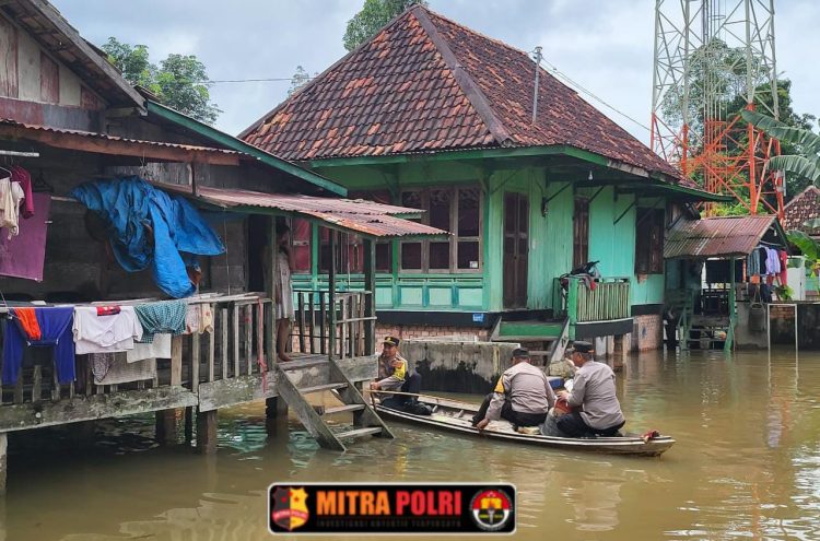 Kapolres Ogan Ilir AKBP Bagus Suryo Wibowo, S.I.K., langsung memerintahkan Kapolsek Tanjung Batu untuk segera menyalurkan bantuan kepada warga terdampak. Merespons arahan tersebut, Polsek Tanjung Batu bergerak cepat menyalurkan bantuan sembako kepada masyarakat yang membutuhkan.