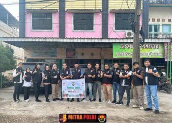 Satuan Reserse Narkoba (Sat Res Narkoba) Polres Ogan Ilir menggelar aksi sosial dengan membagikan takjil kepada para pengendara yang melintas di Simpang Taman Pancasila, Jalan Lintas Indralaya – Prabumulih Km.33, Kecamatan Indralaya, Jumat (14/3/2025) sore.