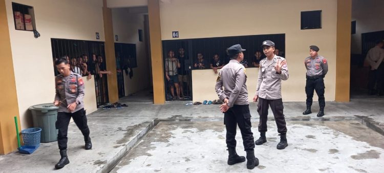 Polresta Palangka Raya Polda Kalteng melaksanakan inspeksi tahanan di Rutan. Kegiatan yang dilaksanakan, Sabtu (15/3/2025), bertujuan untuk mengevaluasi kondisi fasilitas penahanan dan kesejahteraan tahanan.