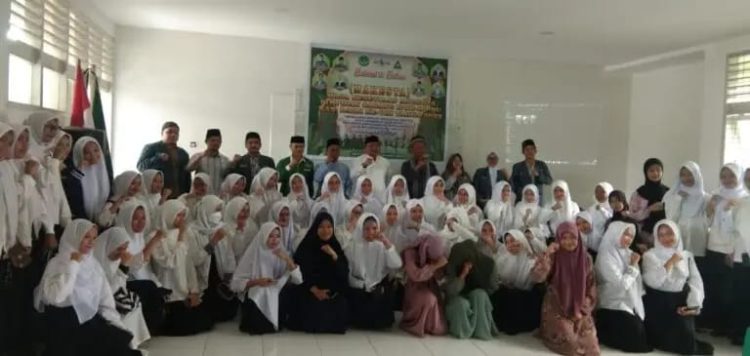 Dandim 0206/Dairi, Letkol Inf Goklas Pirtahan Silaban, yang diwakili oleh Danunit Intel, Lettu Inf M. Taufik, dalam pembukaan Kaderisasi Masa Kesetiaan Anggota (MAKESTA) ke-VIII Pimpinan Cabang IPNU-IPPNU Kabupaten Dairi.