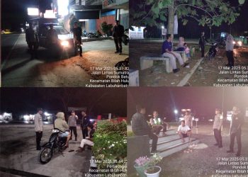 Personil Polsek Bilah Hulu yang dipimpin oleh Perwira Pengawas (Pawas) Aiptu Djamaluddin bersama anggota melaksanakan Patroli Asmara Subuh sekaligus pengamanan pasca sahur di wilayah hukum Polsek Bilah Hulu, Senin (17/03/2025).