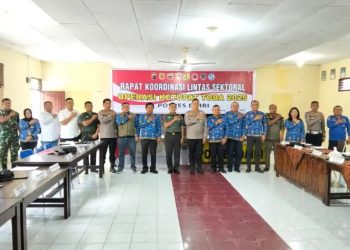 Komandan Kodim (Dandim) 0206/Dairi, Letkol Inf Goklas Pirtahan Silaban, menghadiri Rapat Koordinasi Lintas Sektoral Operasi Ketupat Toba 2025 yang digelar di Aula Kamtibmas Polres Dairi, Senin (17/3/25)