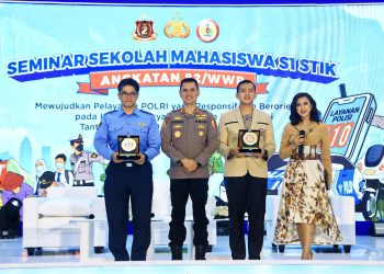 Ketua Sekolah Tinggi Ilmu Kepolisian (STIK) Irjen. Pol. Dadang Hartanto dalam Seminar Nasional bertajuk "Mewujudkan Pelayanan Polri yang Responsif dan Berorientasi pada Harapan Masyarakat dalam Menghadapi Tantangan Era 4.0 dan Transformasi Digital"