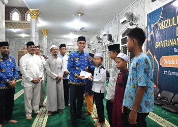 Bupati OKI H. Muchendi Hadiri Peringatan Nuzulul Qur'an di Masjid Agung Sholihin Kayuagung