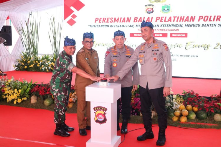 Kapolri Jenderal Pol. Listyo Sigit Prabowo meresmikan Balai Latihan Polisi Peduli Pengangguran (Poliran) Polda Banten, sebuah inisiatif strategis dalam mendukung pemberdayaan masyarakat dan mengatasi masalah pengangguran di wilayah hukum Polda Banten. Peresmian dilaksanakan pada Selasa (18/03/24).