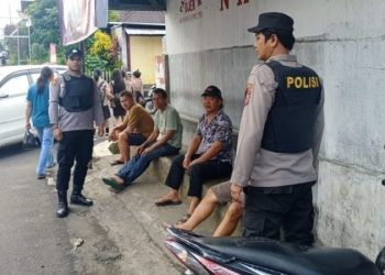 Polsek Pineleng Polresta Manado terus melakukan pendekatan langsung dengan warga. Kegiatan sambang warga ini dilakukan sebagai bentuk sinergi antara kepolisian dan masyarakat guna mencegah potensi gangguan keamanan di wilayah hukum Polsek Pineleng, Selasa (18/3/2025).