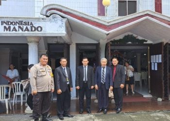 Polsek Sario Polresta Manado melaksanakan kegiatan Paja Somat (Polisi Jaga Gereja dan Sholat Jumat) pada Selasa (18/3/2025). Kegiatan ini bertujuan untuk memantau jalannya ibadah di gereja-gereja yang berada dalam wilayah hukum Polsek Sario serta mengantisipasi potensi gangguan keamanan.