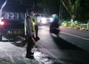 Polsek Rural Pineleng, Polresta Manado, melaksanakan Kegiatan Program Unggulan Polresta Manado “Silau Mata” (Siaga Lampu Biru di Keramaian Kota) pada Selasa (18/3/2025).