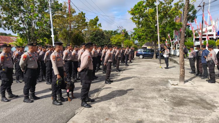 Apel kesiapan digelar pada halaman Kantor KPU Provinsi Kalteng di Jalan Jenderal Sudirman, Kota Palangka Raya, Kalimantan Tengah, yang dipimpin oleh Kabagops, Kompol Permadi, S.E., S.I.K. selaku koordinator tugas pam, Rabu (19/3/2025) pagi.