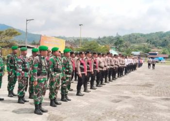 Prajurit petarung Kodim 0206/Dairi turut serta dalam Apel Gelar Pasukan Operasi “Ketupat Toba 2025”. Apel yang digelar pada Rabu (19/3/2025) di Lapangan Kasean Banurea Napasengkut, Desa Salak II, Kecamatan Salak, Kabupaten Pakpak Bharat ini menjadi momentum penting dalam kesiapan pengamanan Hari Raya Idul Fitri.