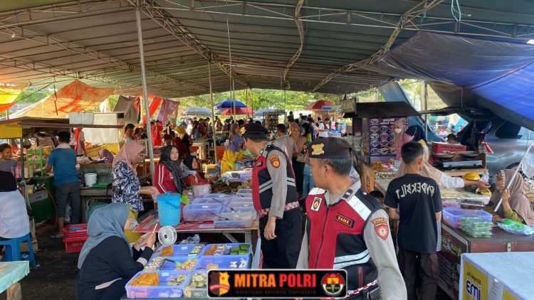 Polres Ogan Ilir melaksanakan patroli serta pengamanan (PAM) di sejumlah lokasi Pasar Bedug yang menjadi pusat keramaian masyarakat. Kegiatan ini bertujuan untuk mencegah berbagai tindak kejahatan, seperti pencurian kendaraan bermotor, pencopetan, maupun gangguan kamtibmas lainnya.