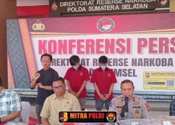 Direktorat Reserse Narkoba Polda Sumsel mengungkap sindikat home industri pembuatan narkoba jenis sintetis cair atau narkoba sinte di dua lokasi di kota Palembang.